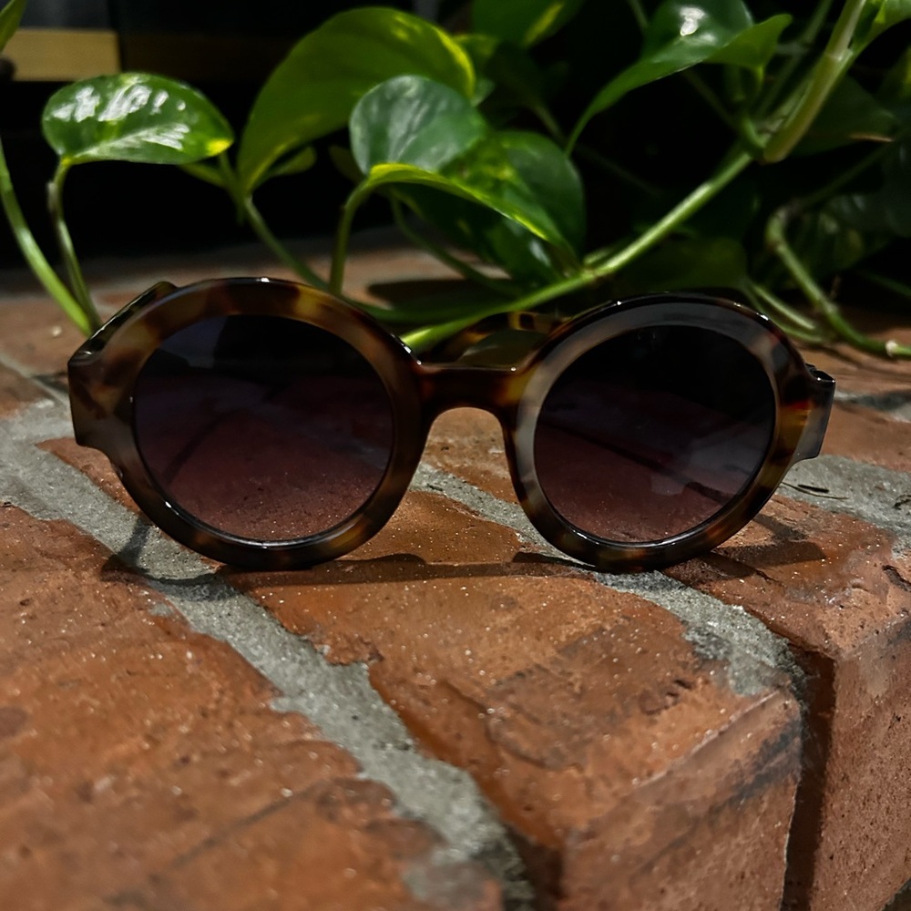 Tortoise Shell Round Sunglasses